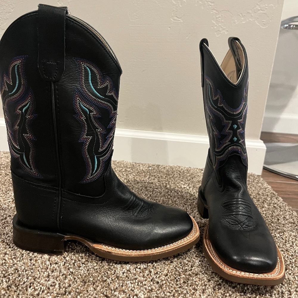 Girls size 2 leather cowgirl boots